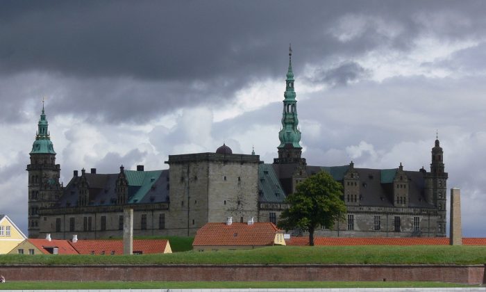 Kronborgu z dálky