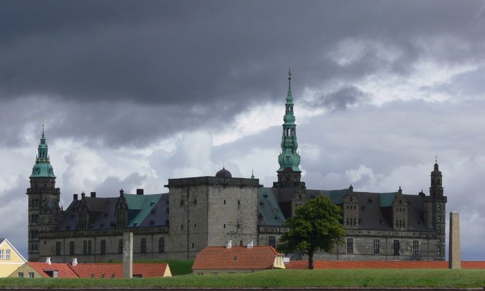 Kronborgu z dálky