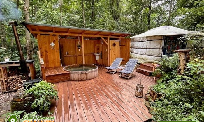 Yurt in the Wood - Glamping Hřibojedy - Hvězda