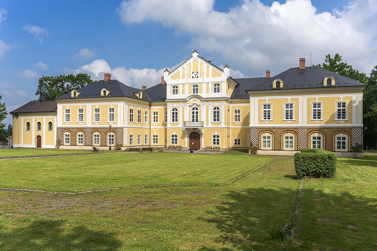 Zámek Nová Horka a naučná stezka Kotvice vás pobaví