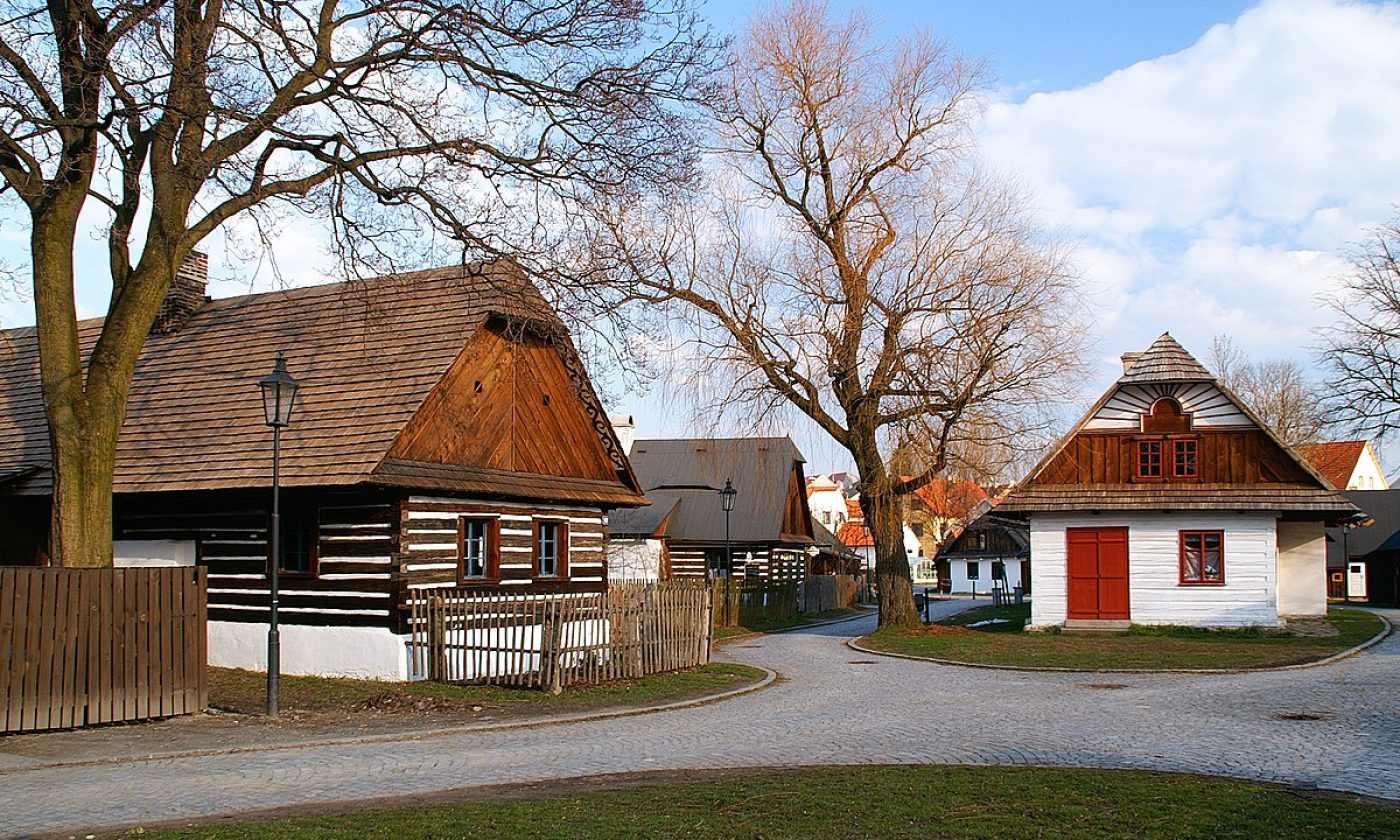 1200px-hlinsko-betlem-1400x840-c-center.jpg