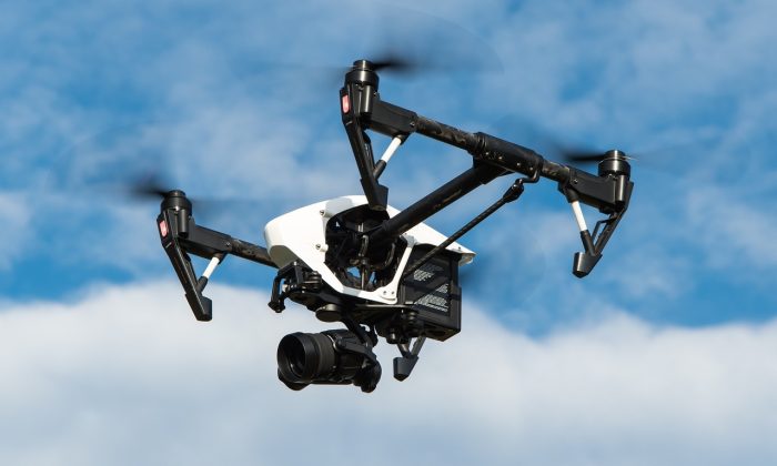 autonomní dron, autonomní, dron, nabíjení, technologie