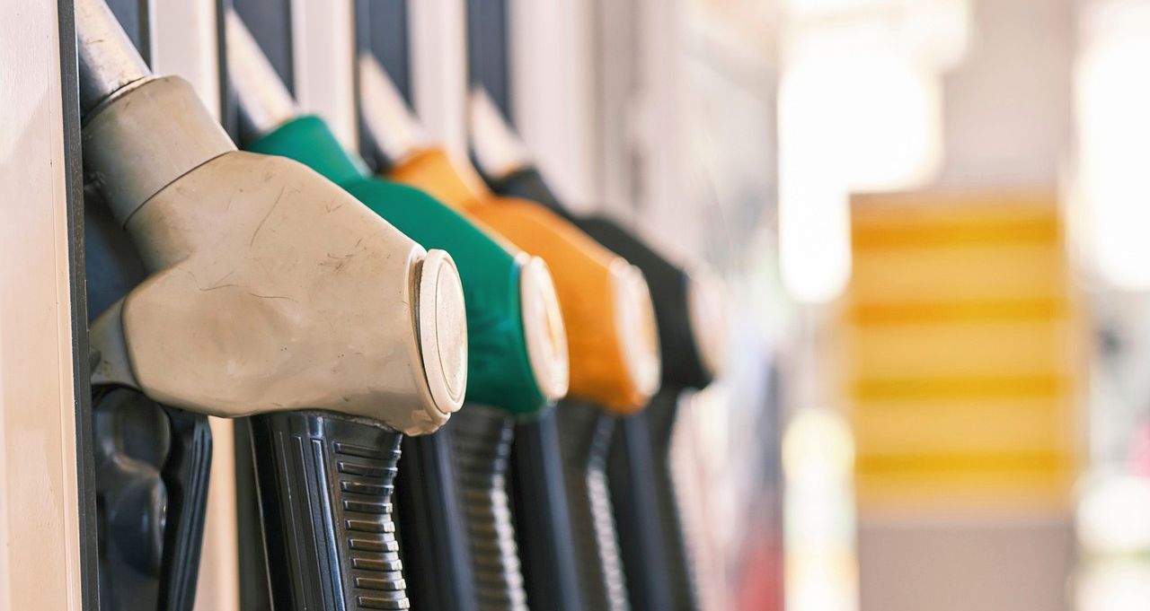 Tankování, auto, pokuta, zákon, tip Jak ušetřit palivo během cestování