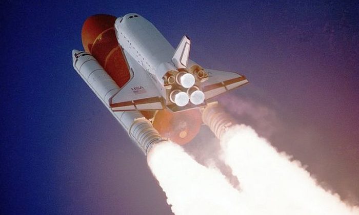 Challenger, havárie raketoplánu, NASA, Christa McAuliffeová, Ronald McNair, Judith Resniková, Ellison Onizuka, exploze ve vesmíru, selhání těsnění, kosmonautika, bezpečnost letů, historie vesmíru