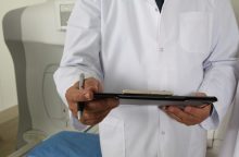 změna barvy moči, zelená moč, propofol vedlejší účinky, příznaky nemocí, barva moči a zdraví, metabolismus léčiv