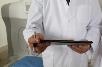 změna barvy moči, zelená moč, propofol vedlejší účinky, příznaky nemocí, barva moči a zdraví, metabolismus léčiv