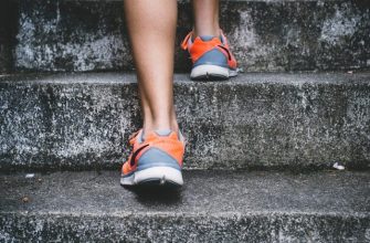 noční běh, reflexní prvky, čelovka, bezpečnost, běžecká trasa