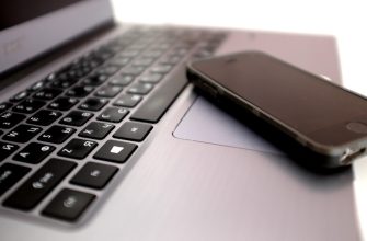 staré mobily, iphone, nokia, sběratelství, aukce